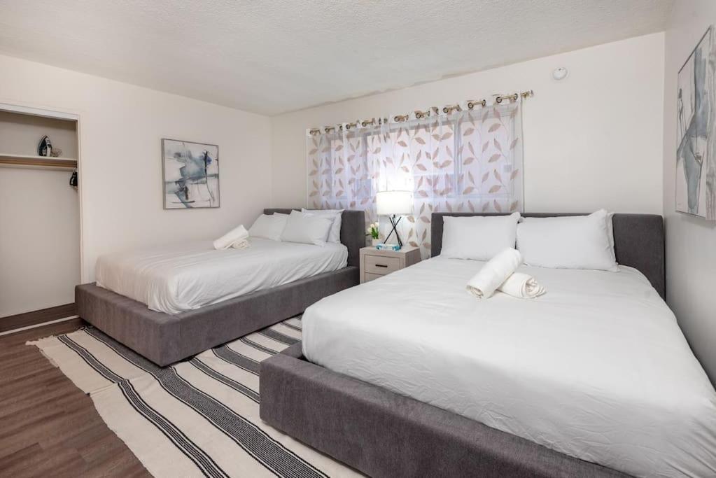 La Paradise: Spacious 3br Gem With Sleek Interiors Los Angeles